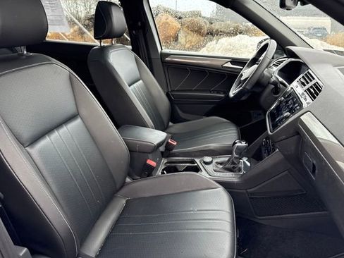 Used 2022 Volkswagen Tiguan SE R-Line image 13