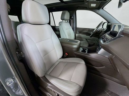 Used 2022 Chevrolet Tahoe Z71 w/ Luxury Package AWD/4WD image 27