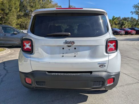 Used 2017 Jeep Renegade Latitude image 5