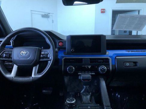 Certified 2025 Toyota Tacoma TRD Off-Road AWD/4WD image 11