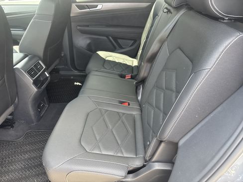 Certified 2025 Volkswagen Atlas Cross Sport SE w/ Panoramic Sunroof Package AWD/4WD image 6
