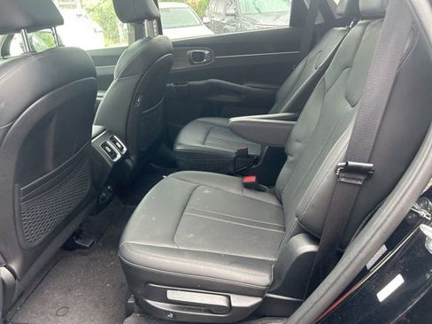 Used 2023 Kia Sorento EX w/ Panoramic Sunroof Package FWD image 7