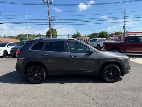 Used 2016 Jeep Cherokee Latitude w/ Comfort/Convenience Group AWD/4WD image 8
