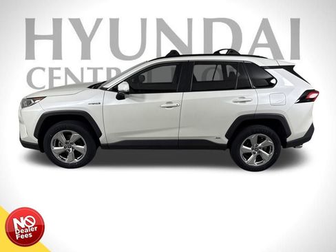 Used 2021 Toyota RAV4 XLE Premium image 6