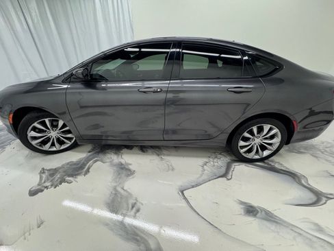 Used 2015 Chrysler 200 S FWD image 5