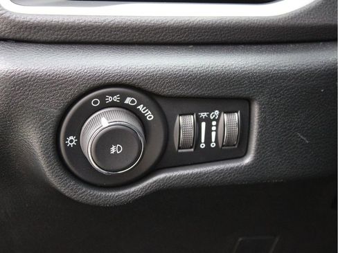 New 2026 Chrysler Pacifica Select image 13