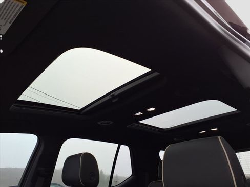 Used 2023 Chevrolet Traverse Premier w/ Redline Edition image 18