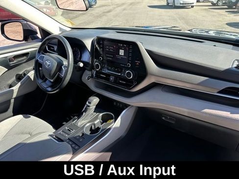 Used 2022 Toyota Highlander LE AWD/4WD image 12