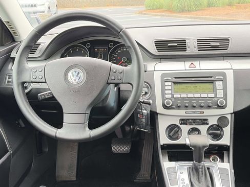 Used 2009 Volkswagen Passat Komfort FWD image 14