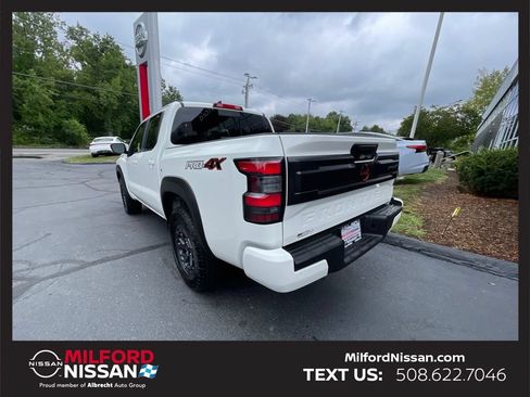 Used 2026 Nissan Frontier PRO-4X AWD/4WD image 3