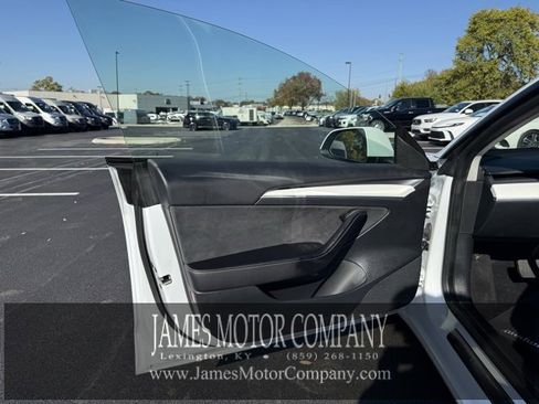 Used 2023 Tesla Model 3 Standard Range image 9