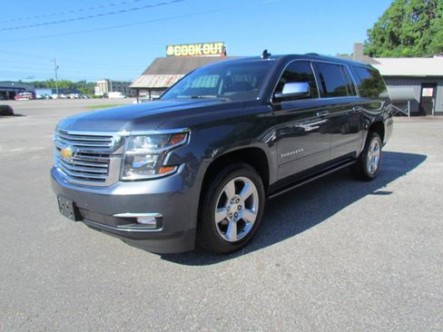 Used 2019 Chevrolet Suburban Premier image 3