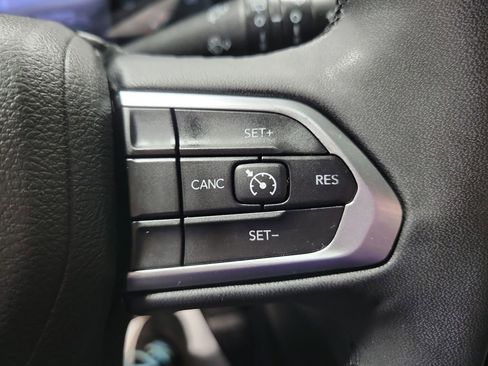 Used 2023 Jeep Compass Latitude AWD/4WD image 35