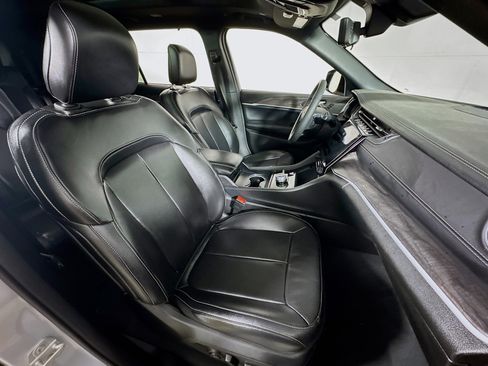 Used 2024 Jeep Grand Cherokee L Limited w/ Luxury Tech Group II image 28