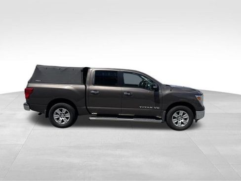 Used 2018 Nissan Titan SV AWD/4WD image 10
