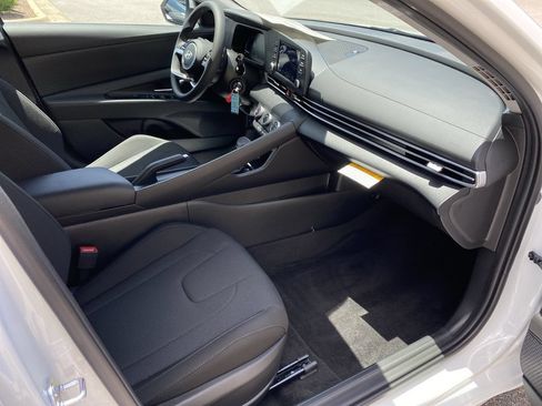 New 2026 Hyundai Elantra SE FWD image 28