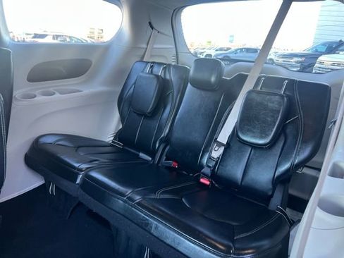 Used 2024 Chrysler Pacifica Touring-L image 14