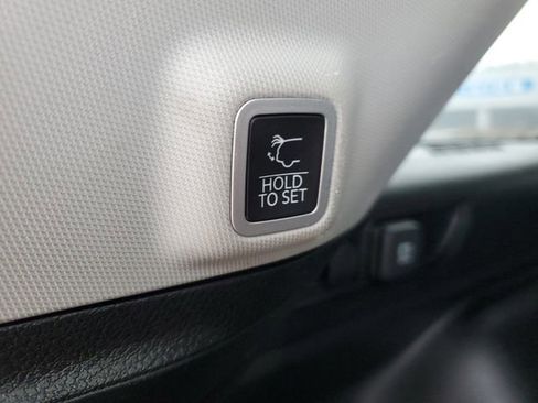 Used 2023 Jeep Grand Cherokee Limited image 10