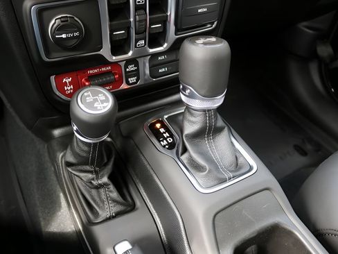 Used 2026 Jeep Wrangler Unlimited Rubicon AWD/4WD image 30