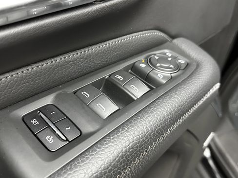 Used 2021 GMC Yukon Denali w/ Denali Premium Package image 12