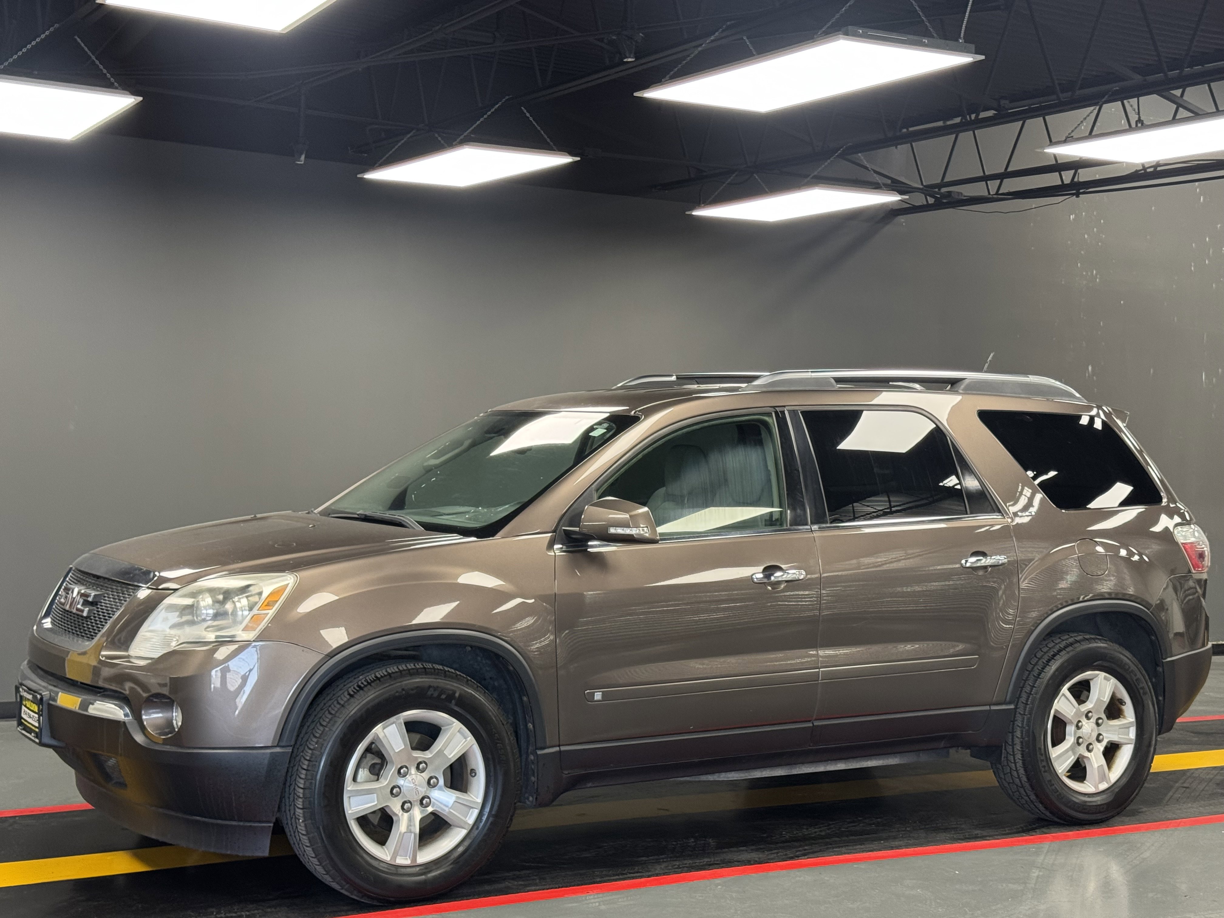 Used 2009 GMC Acadia SLT FWD image 1