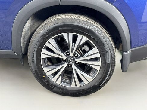 Used 2023 Nissan Rogue SV AWD/4WD image 9