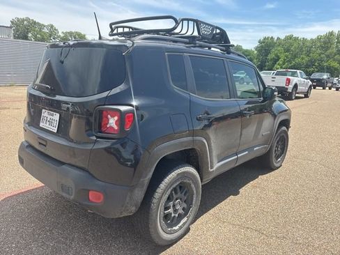 Used 2018 Jeep Renegade Altitude w/ Safety & Security Group AWD/4WD image 10