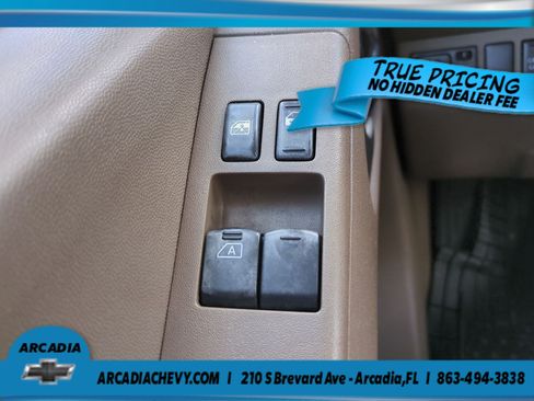Used 2006 Nissan Frontier SE w/ (P01) Power Pkg AWD/4WD image 17