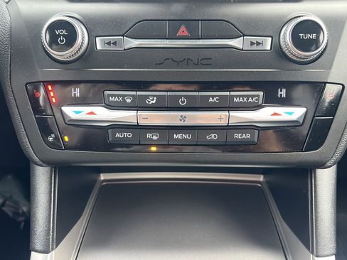 Certified 2020 Ford Explorer XLT w/ Equipment Group 202A image 9