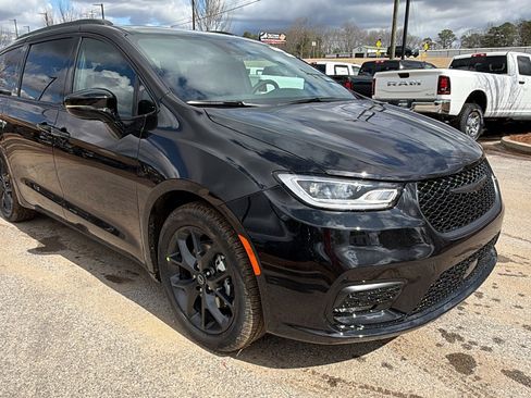 New 2026 Chrysler Pacifica Select w/ S Appearance Package FWD image 5