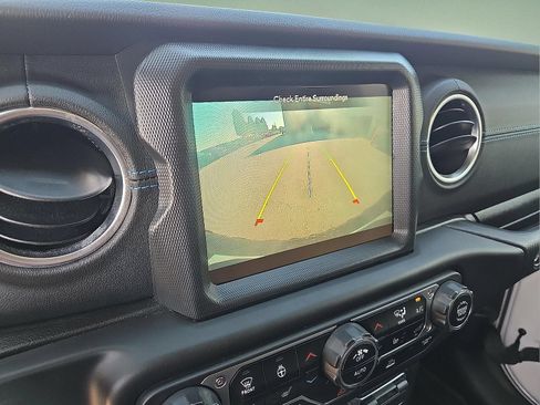 Used 2023 Jeep Wrangler Unlimited Rubicon 4xe w/ Cold Weather Group AWD/4WD image 17