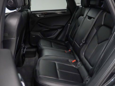 Used 2024 Porsche Macan image 18