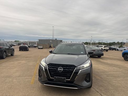 Used 2022 Nissan Kicks SR w/ Premium Package image 5