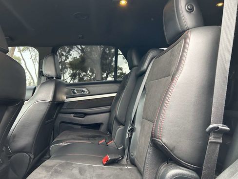 Used 2018 Ford Explorer XLT w/ Equipment Group 202A image 20