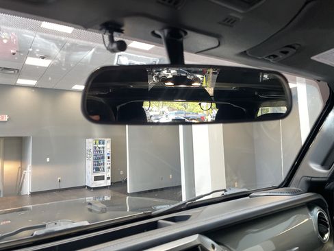 Used 2019 Jeep Wrangler Unlimited Sahara AWD/4WD image 30