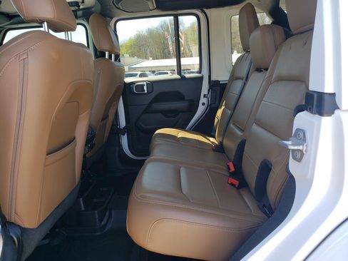 Used 2021 Jeep Wrangler Unlimited Sahara AWD/4WD image 12