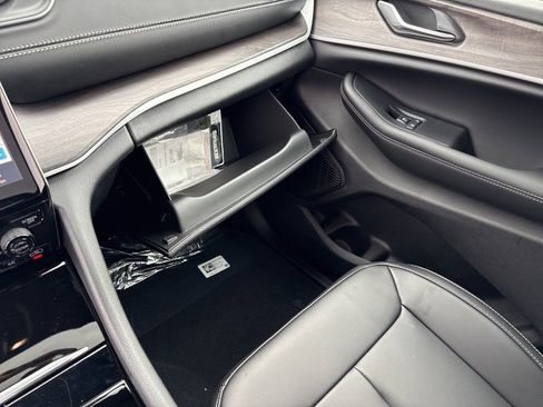 New 2025 Jeep Grand Cherokee L Limited w/ Trailer Tow Package image 37