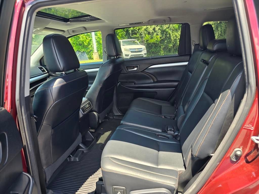 Used 2016 Toyota Highlander XLE AWD/4WD image 13