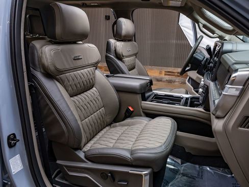 Used 2026 Ford F450 Platinum w/ Platinum Plus Package image 31