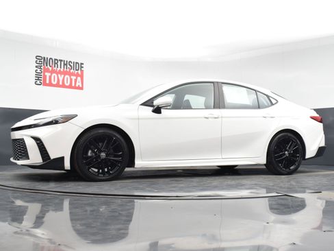 Used 2025 Toyota Camry SE image 25