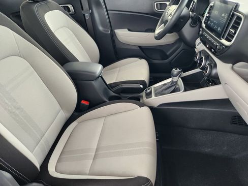 Used 2025 Hyundai Venue SEL FWD image 14
