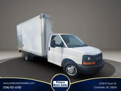 Used 2016 Chevrolet Express 4500 image 1