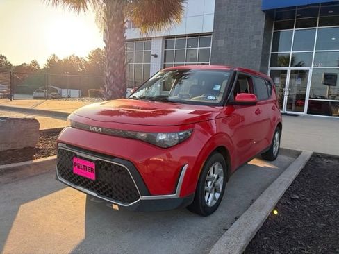 Used 2024 Kia Soul LX w/ Option Group 015 FWD image 3