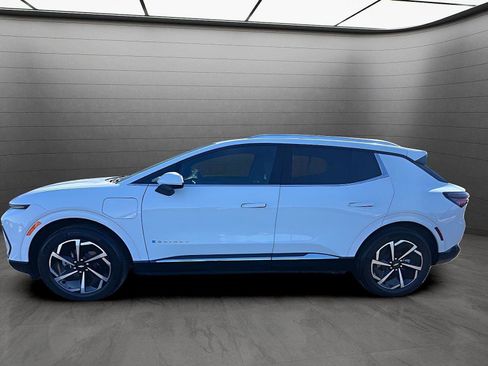 Used 2024 Chevrolet Equinox EV LT image 2