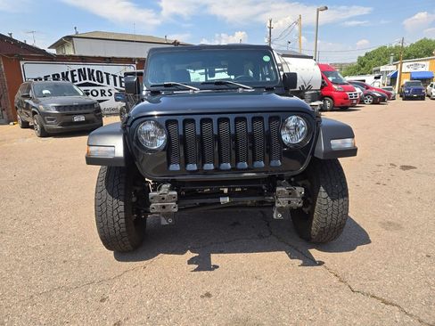 Used 2018 Jeep Wrangler Sport AWD/4WD image 3