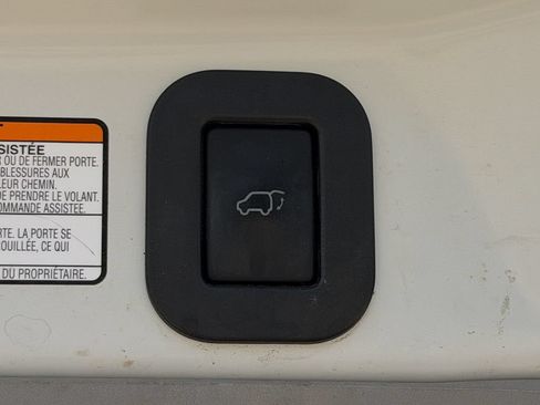 Used 2019 Toyota Sienna XLE w/ XLE Navigation Package FWD image 31