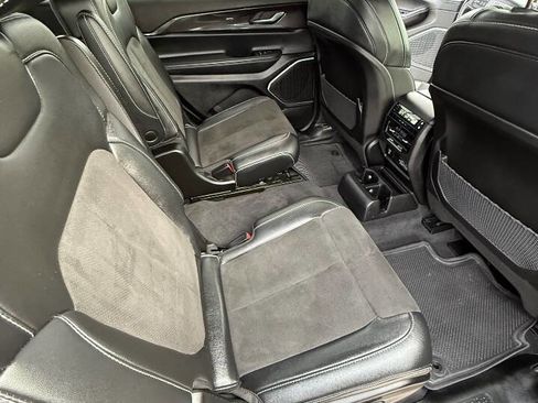 Used 2022 Jeep Grand Cherokee L Laredo image 23