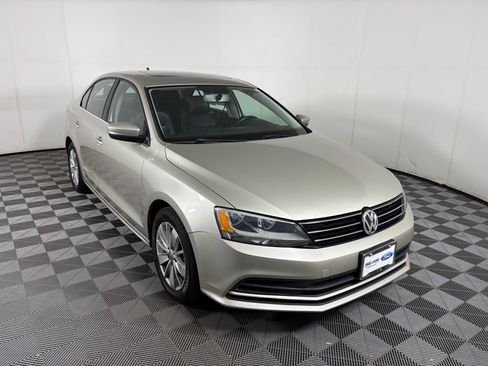 Used 2015 Volkswagen Jetta SE image 1