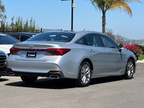 Used 2022 Toyota Avalon XLE w/ Moonroof Package FWD image 3