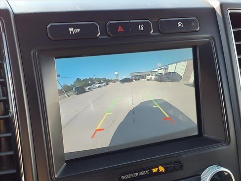 Used 2021 Ford Expedition Limited image 11